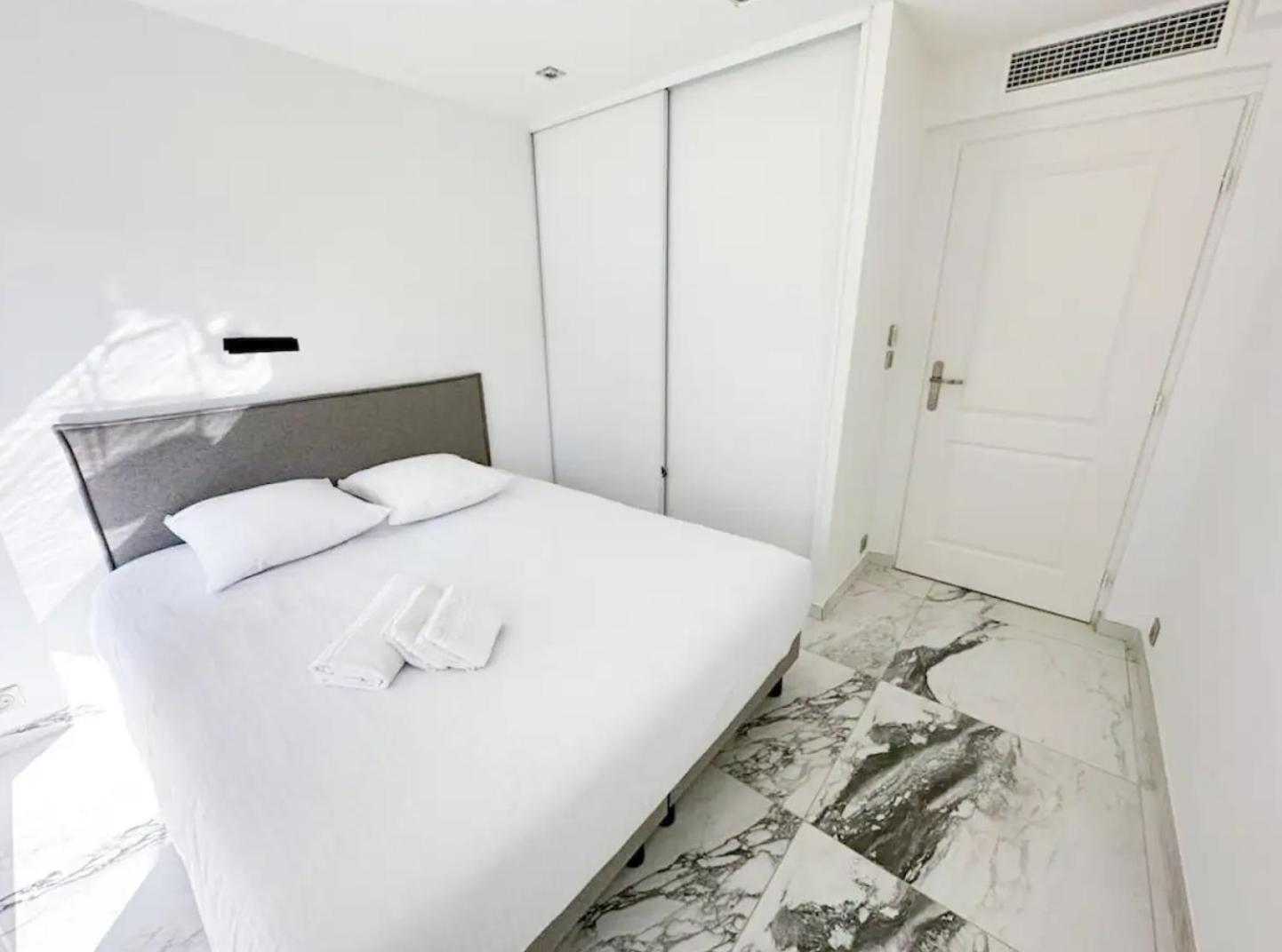 Appartement Modern 3 Bedroom Flat With Balcony