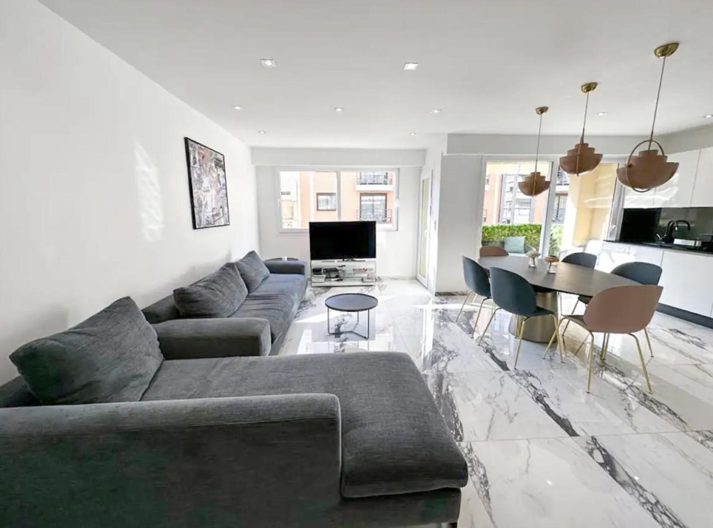 Modern 3 Bedroom Flat With Balcony Appartement *