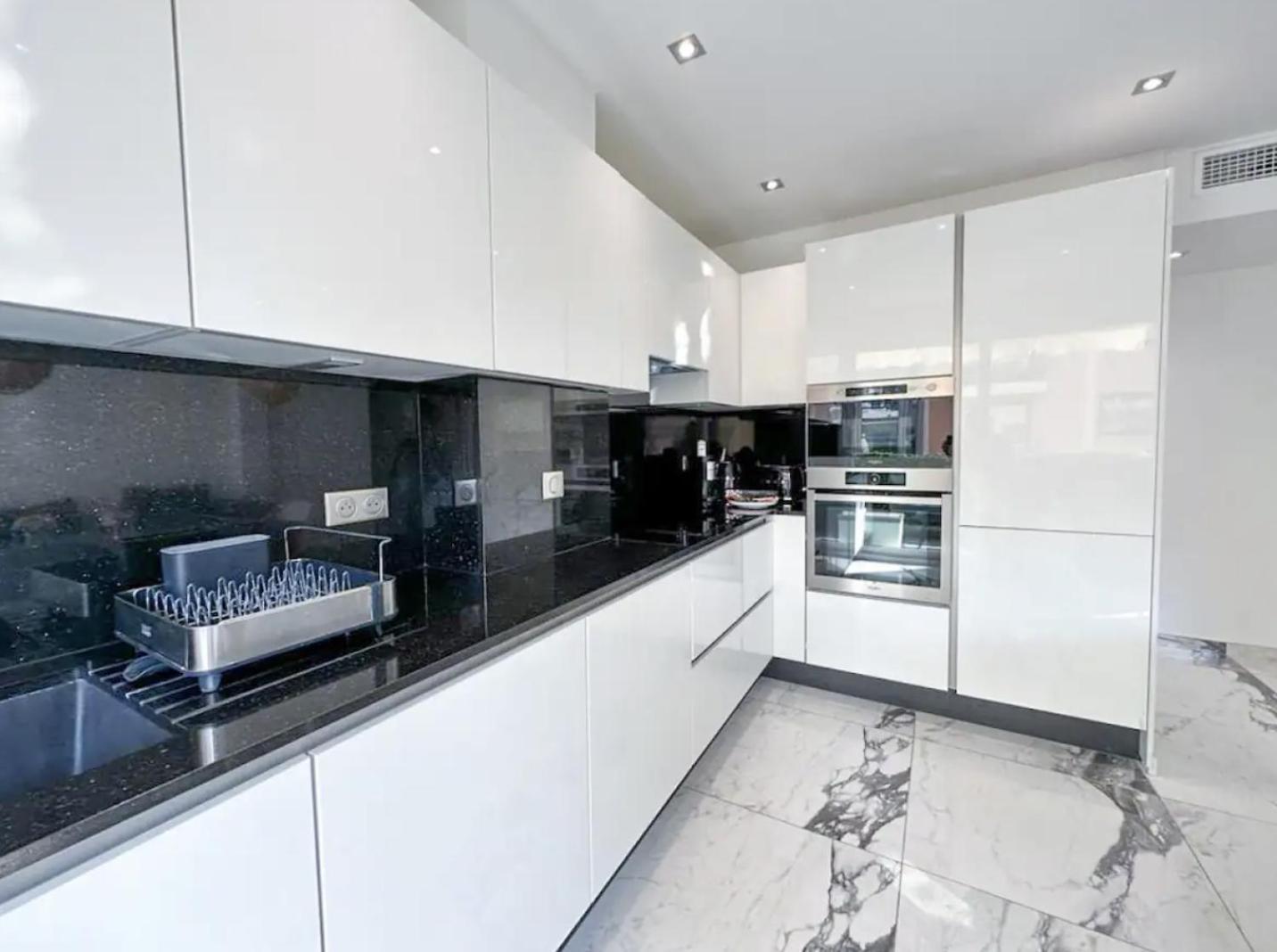 Appartement Modern 3 Bedroom Flat With Balcony
